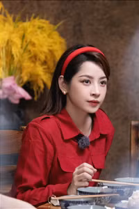 Ngoại hình cực phẩm của sao nam đình đám Cbiz nghi hẹn hò với Chi Pu