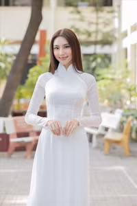 Hình ảnh Thùy Tiên mặc áo dài thời đi học bất ngờ khiến dân mạng 'dậy sóng'