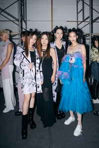 Hoa hậu Thanh Thủy xuất hiện cực chất trên sàn thời trang quốc tế