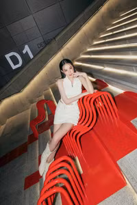 Hoa hậu Thanh Thủy xuất hiện cực chất trên sàn thời trang quốc tế