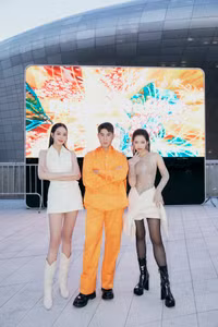 Hoa hậu Thanh Thủy xuất hiện cực chất trên sàn thời trang quốc tế