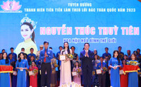 Nàng hậu đầu tiên được nhận bằng khen Thanh niên tiên tiến làm theo lời Bác