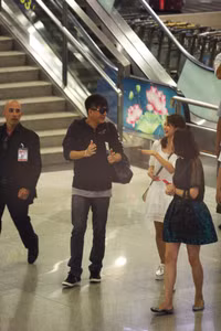 Mã Quốc Minh, Sầm Lệ Hương thân thiện chào khán giả Việt tại sân bay - ảnh 5