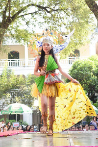 Teen Sài thành diễn thời trang từ đồ tái chế ảnh 6