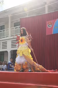 Teen Sài thành diễn thời trang từ đồ tái chế ảnh 3 Teen Sài thành diễn thời trang từ đồ tái chế ảnh 3