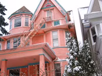 Những ngôi nhà màu hồng đẹp như trong cổ tích