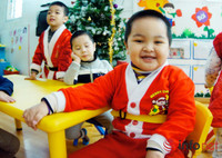 Ngộ nghĩnh những “ông bà già Noel nhí” đón Giáng sinh ảnh 3