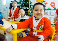 Ngộ nghĩnh những “ông bà già Noel nhí” đón Giáng sinh ảnh 3