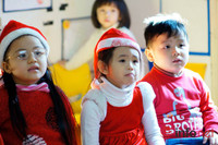 Ngộ nghĩnh những “ông bà già Noel nhí” đón Giáng sinh ảnh 6