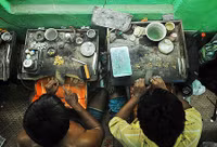 Nghề “quét cát tìm vàng” trên đường phố ảnh 11