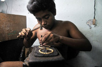 Nghề “quét cát tìm vàng” trên đường phố ảnh 10 Nghề “quét cát tìm vàng” trên đường phố ảnh 10