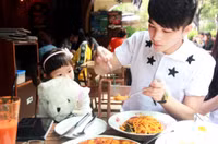 Hình ảnh cách đây 1 năm của hai anh em