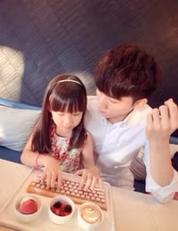 Chùm ảnh “gây bão” của cặp anh trai em gái chênh nhau 18 tuổi ảnh 6