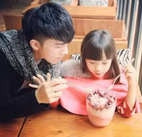 Những bức ảnh thân thiết của 2 anh em khiến nhiều người không khỏi ghen tỵ