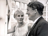 Trong cuộc đời mình, nữ nhà văn Howard trải qua ba cuộc hôn nhân nhưng đều thất bại.