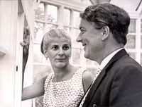 Trong cuộc đời mình, nữ nhà văn Howard trải qua ba cuộc hôn nhân nhưng đều thất bại.