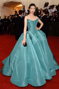 Những người đẹp mắt một mí nổi tiếng khắp gần xa - 6