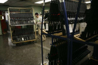 Bên trong nhà máy chế tạo súng trường “con nhà giàu” M-16 của Mỹ ảnh 3