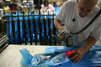 Bên trong nhà máy chế tạo súng trường “con nhà giàu” M-16 của Mỹ ảnh 16