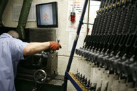 Bên trong nhà máy chế tạo súng trường “con nhà giàu” M-16 của Mỹ ảnh 10