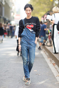 Những người đẹp mắt một mí nổi tiếng khắp gần xa - 11