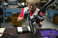 Bên trong nhà máy chế tạo súng trường “con nhà giàu” M-16 của Mỹ ảnh 15