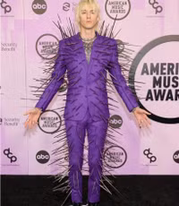 Những trang phục khiến người khác bối rối của sao Hollywood