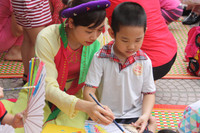 Trẻ mầm non phấn khích với nghề truyền thống ảnh 6