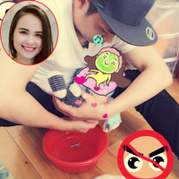 Vợ chồng người đẹp gọi con trai là Noah. Kể từ khi sinh con, Hoa hậu 9x chưa một lần khoe quý tử. Diễm Hương muốn bảo vệ con trai khỏi thị phi của làng giải trí. Bà mẹ trẻ cũng nhanh chóng tái xuất showbiz, liên tục dự event. 