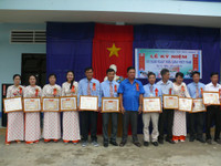 Cà Mau: Tưng bừng kỷ niệm 35 năm ngày Nhà giáo Việt Nam ảnh 1