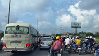 Hỗn độn giao thông Sài Gòn ngày đầu nghỉ lễ ảnh 11