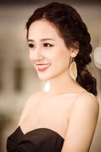 Mai Phương Thúy buông lơi vòng một gợi cảm ảnh 7