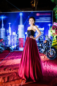 Mai Phương Thúy buông lơi vòng một gợi cảm ảnh 12