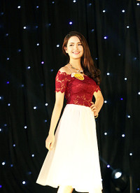 Khoe nét đẹp tươi trẻ, năng động nhưng không kém phần nữ tính trong trang phục dạo phố tự chọn