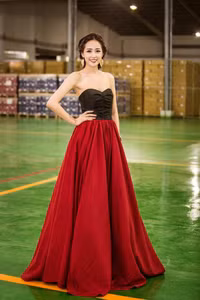 Mai Phương Thúy buông lơi vòng một gợi cảm ảnh 1