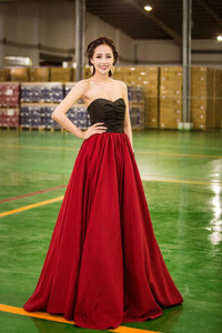 Mai Phương Thúy buông lơi vòng một gợi cảm ảnh 1