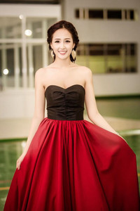 Mai Phương Thúy buông lơi vòng một gợi cảm ảnh 3