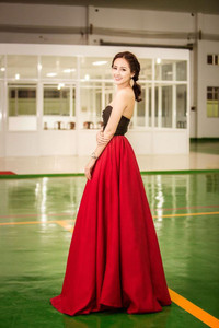 Mai Phương Thúy buông lơi vòng một gợi cảm ảnh 4