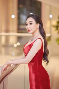 Diện mạo khác lạ của Hồ Quỳnh Hương sau nhiều lần vướng tin đồn thẩm mỹ