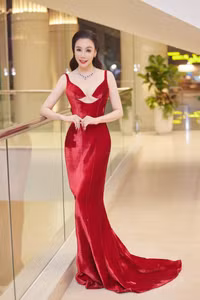 Diện mạo khác lạ của Hồ Quỳnh Hương sau nhiều lần vướng tin đồn thẩm mỹ