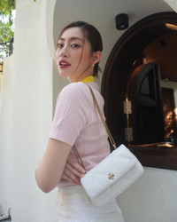 Thời trang đời thường của Hoa hậu Lương Thùy Linh đơn giản nhưng cực sang 