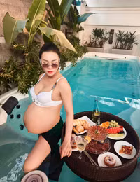 Phương Oanh khoe bụng bầu không một vết rạn cận kề ngày sinh