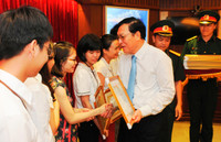 Lãnh đạo tập đoàn Viettel vinh dự nhận bằng khen của Bộ GD&ĐT ảnh 4