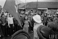 Nhung hinh anh hiem hoi trong ngay giai phong Thu do 62 nam ve truoc - Anh 13