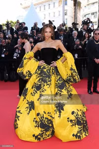 Tình cũ Taylor Swift hút mọi ánh nhìn trên thảm đỏ Cannes 2024