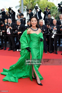 Hoa hậu đẹp nhất thế giới xuất hiện lộng lẫy tại Cannes 2024