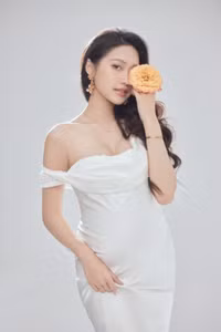 Bà xã Đoàn Văn Hậu tăng 11kg, vóc dáng mang bầu gây ngỡ ngàng