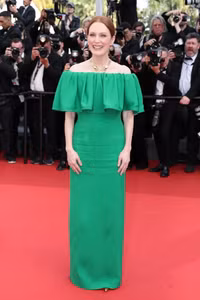 Yoona (SNSD) ngọt ngào như công chúa trên thảm đỏ Cannes 2024