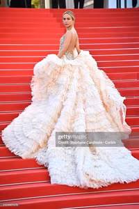 Tình cũ Taylor Swift hút mọi ánh nhìn trên thảm đỏ Cannes 2024