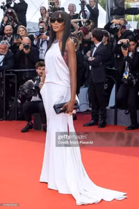 Hoa hậu đẹp nhất thế giới xuất hiện lộng lẫy tại Cannes 2024